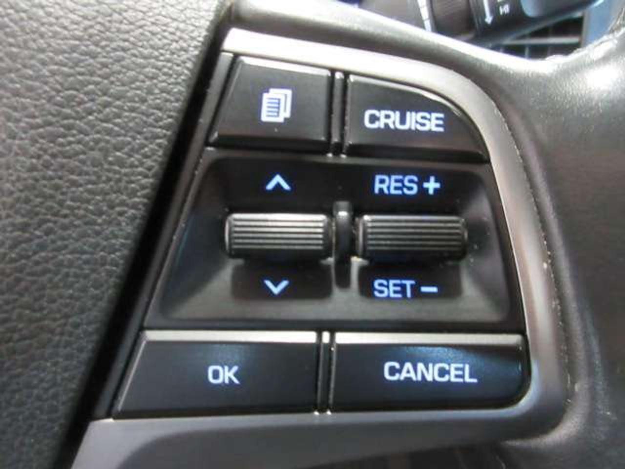2018 Hyundai Elantra GL SE, ROOF, ALLOYS, A/C, APPLE/ANDROID, 186K! Photo