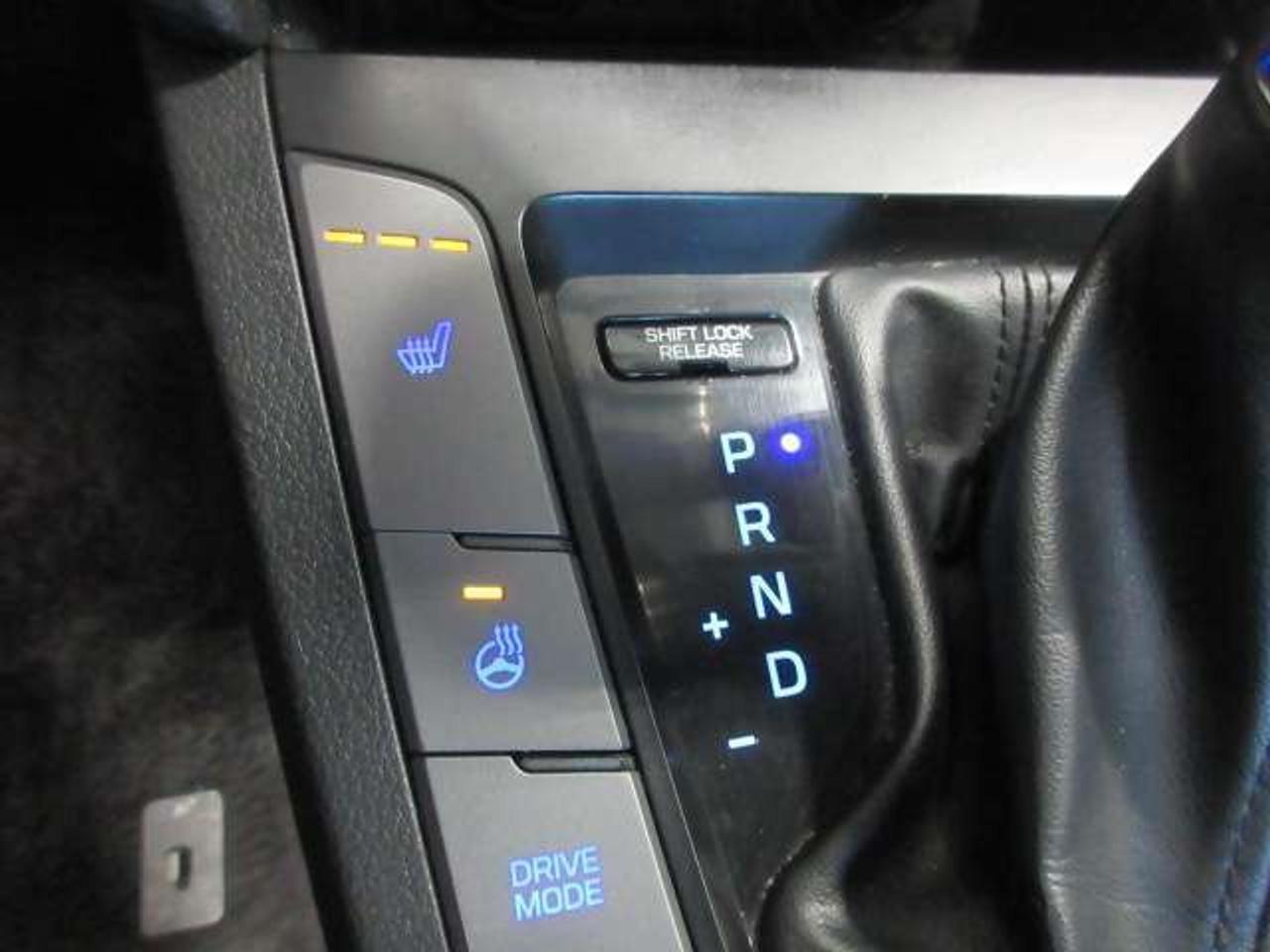 2018 Hyundai Elantra GL SE, ROOF, ALLOYS, A/C, APPLE/ANDROID, 186K! Photo