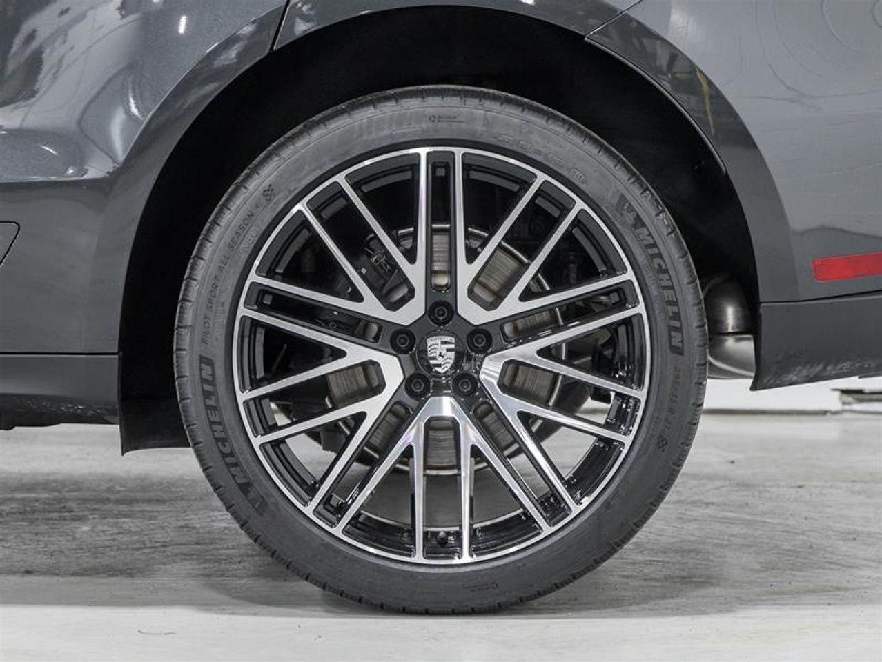 2026 Porsche Macan  Photo