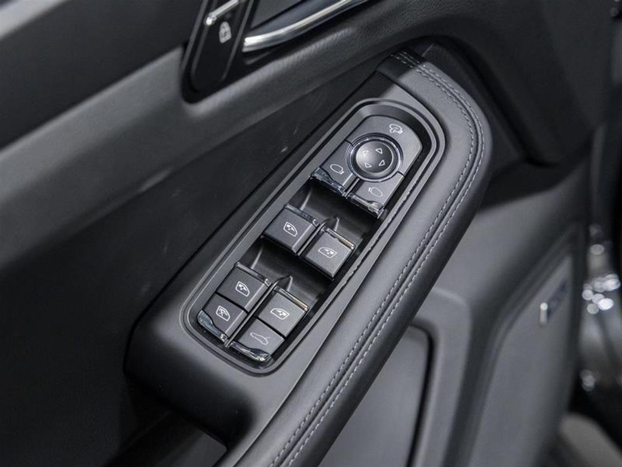 2026 Porsche Macan  Photo