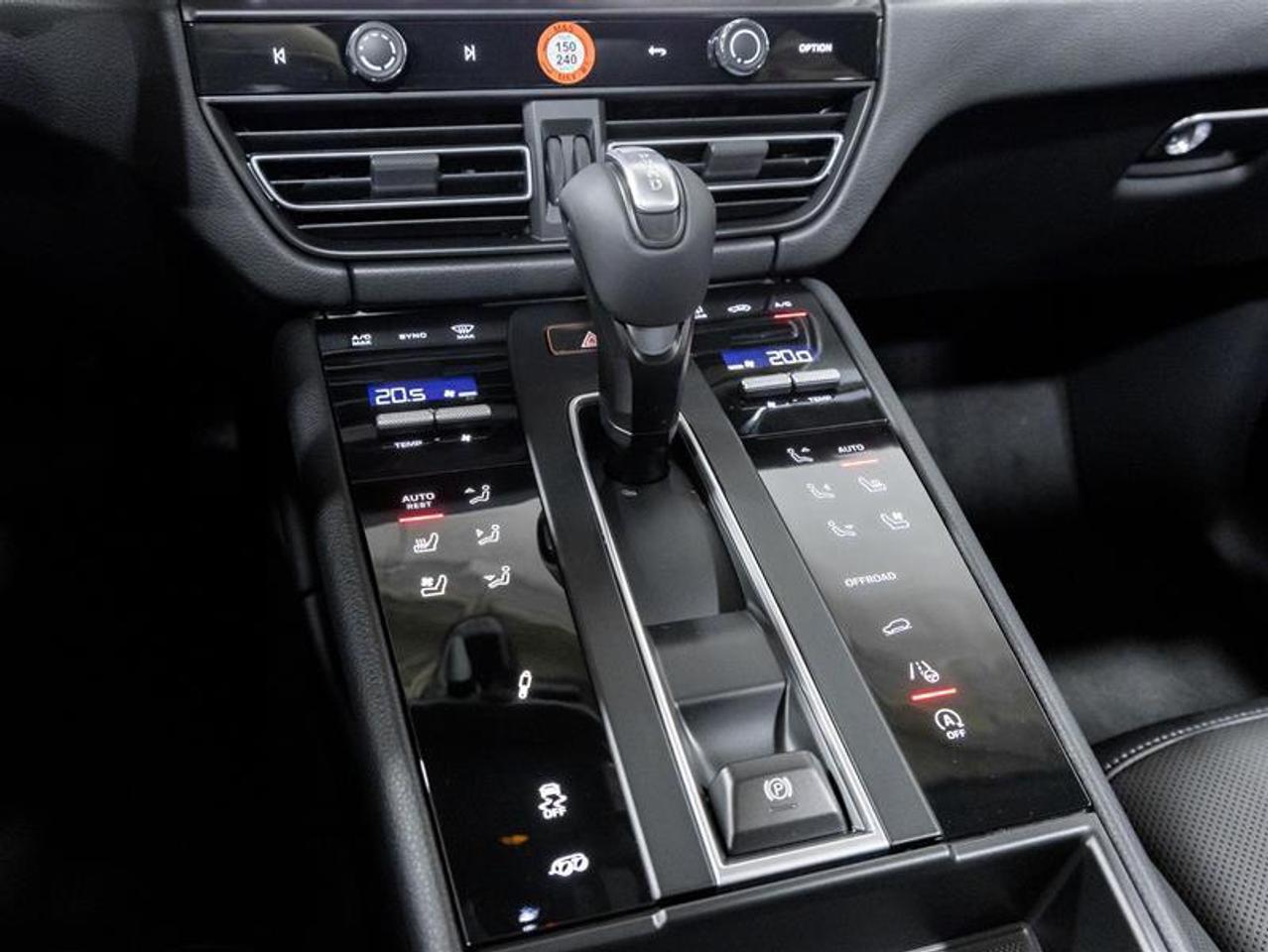 2026 Porsche Macan  Photo