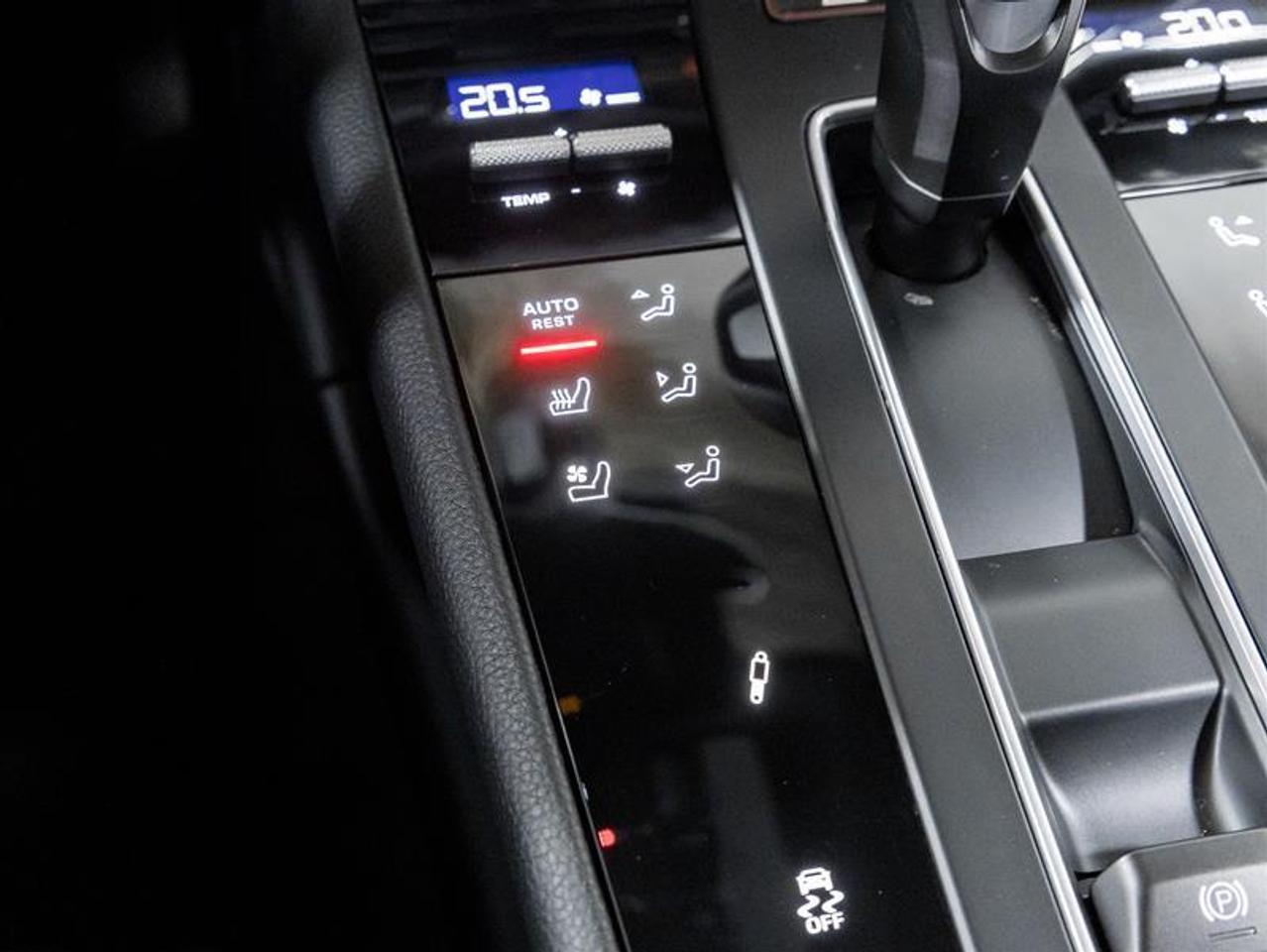 2026 Porsche Macan  Photo