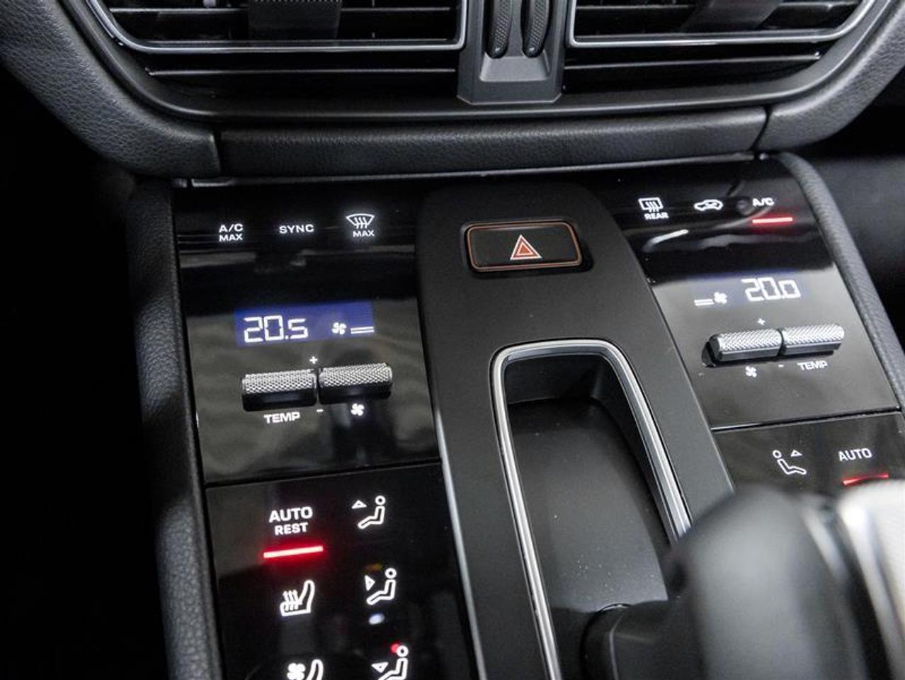 2026 Porsche Macan  Photo