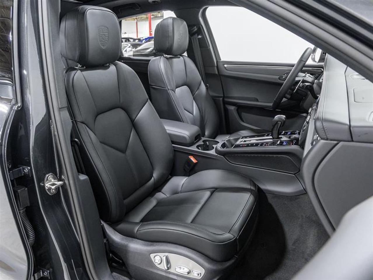 2026 Porsche Macan  Photo