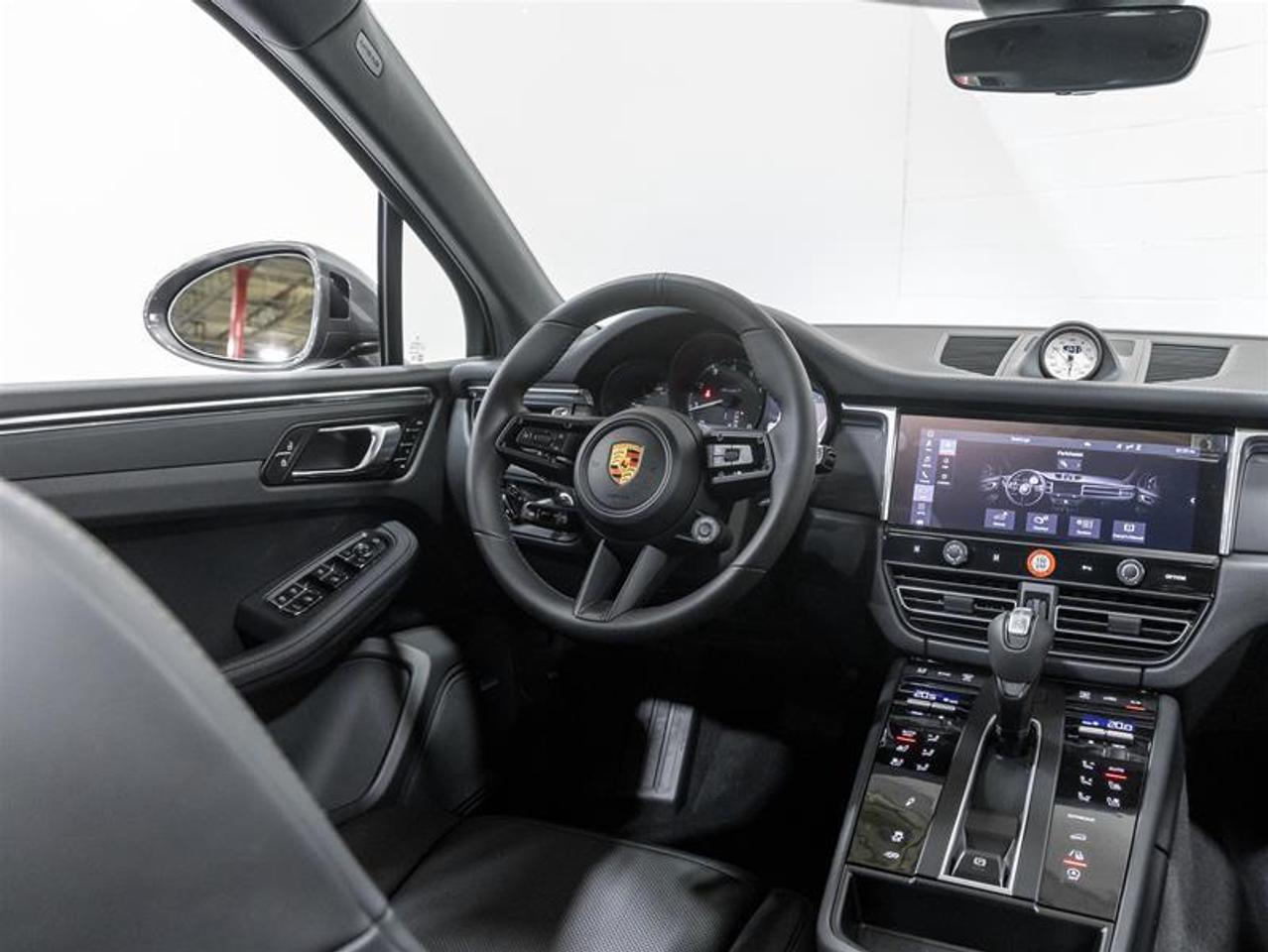 2026 Porsche Macan  Photo