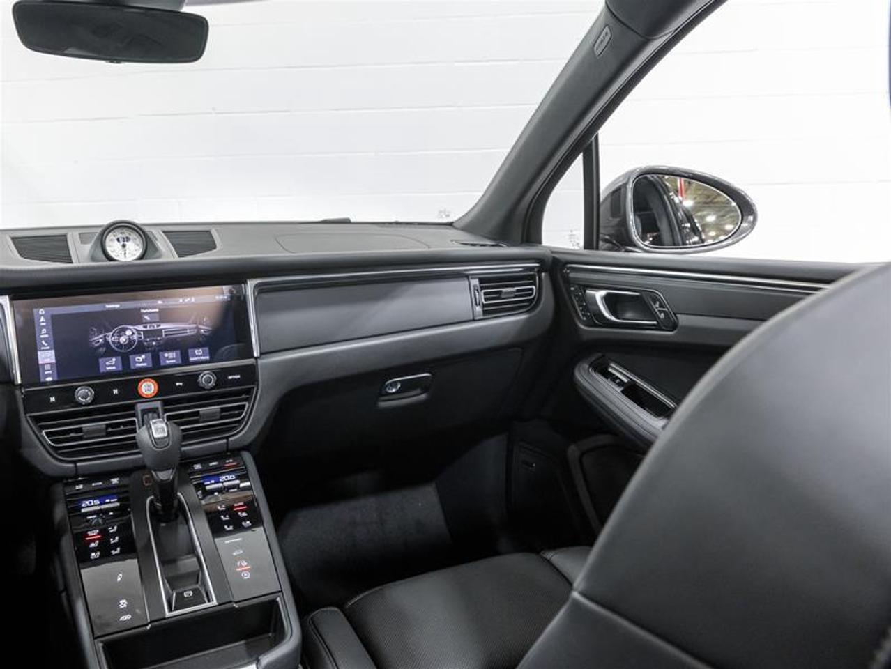 2026 Porsche Macan  Photo