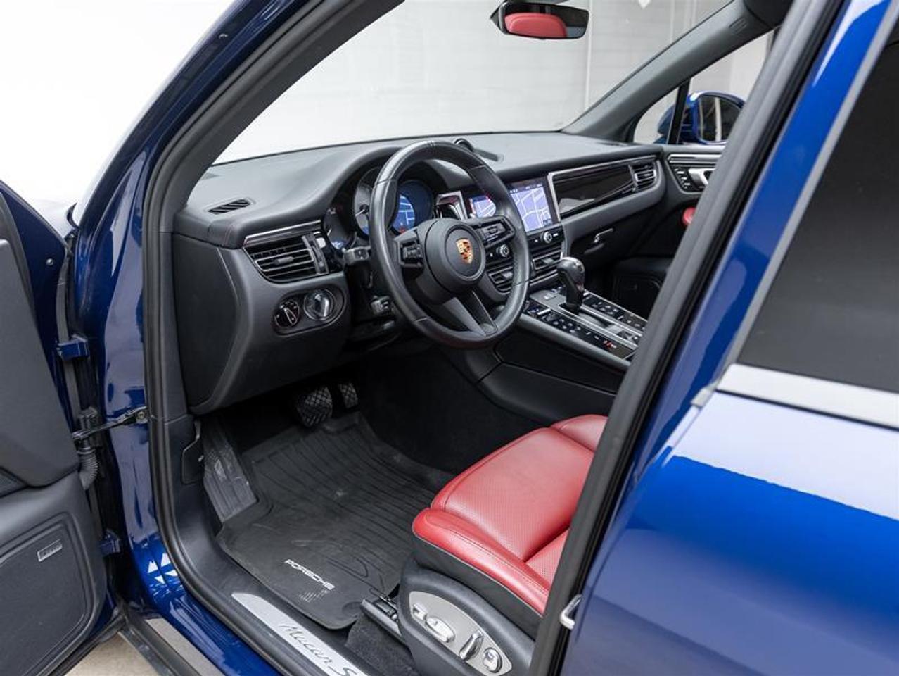 2023 Porsche Macan  Photo