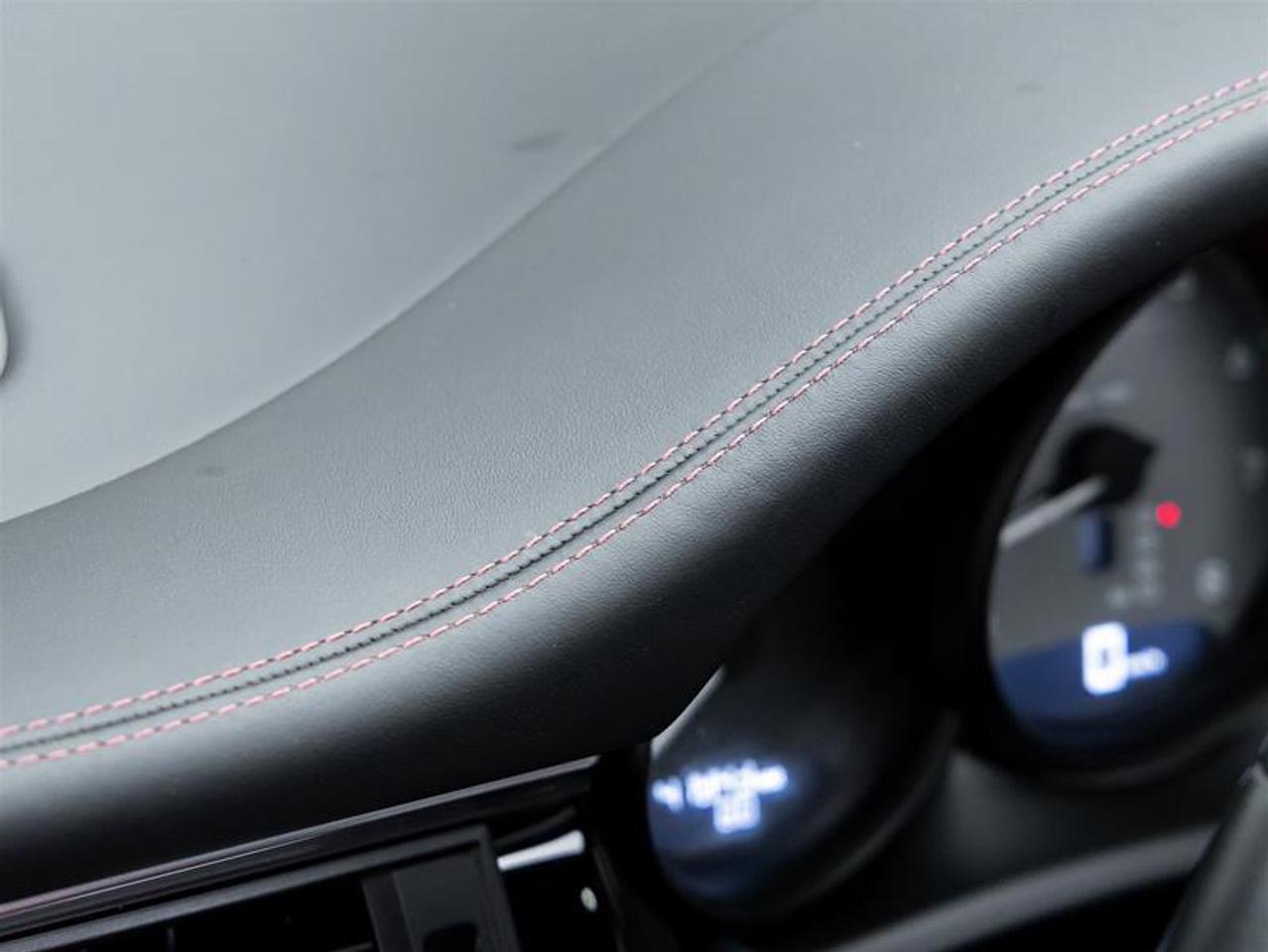 2023 Porsche Macan  Photo