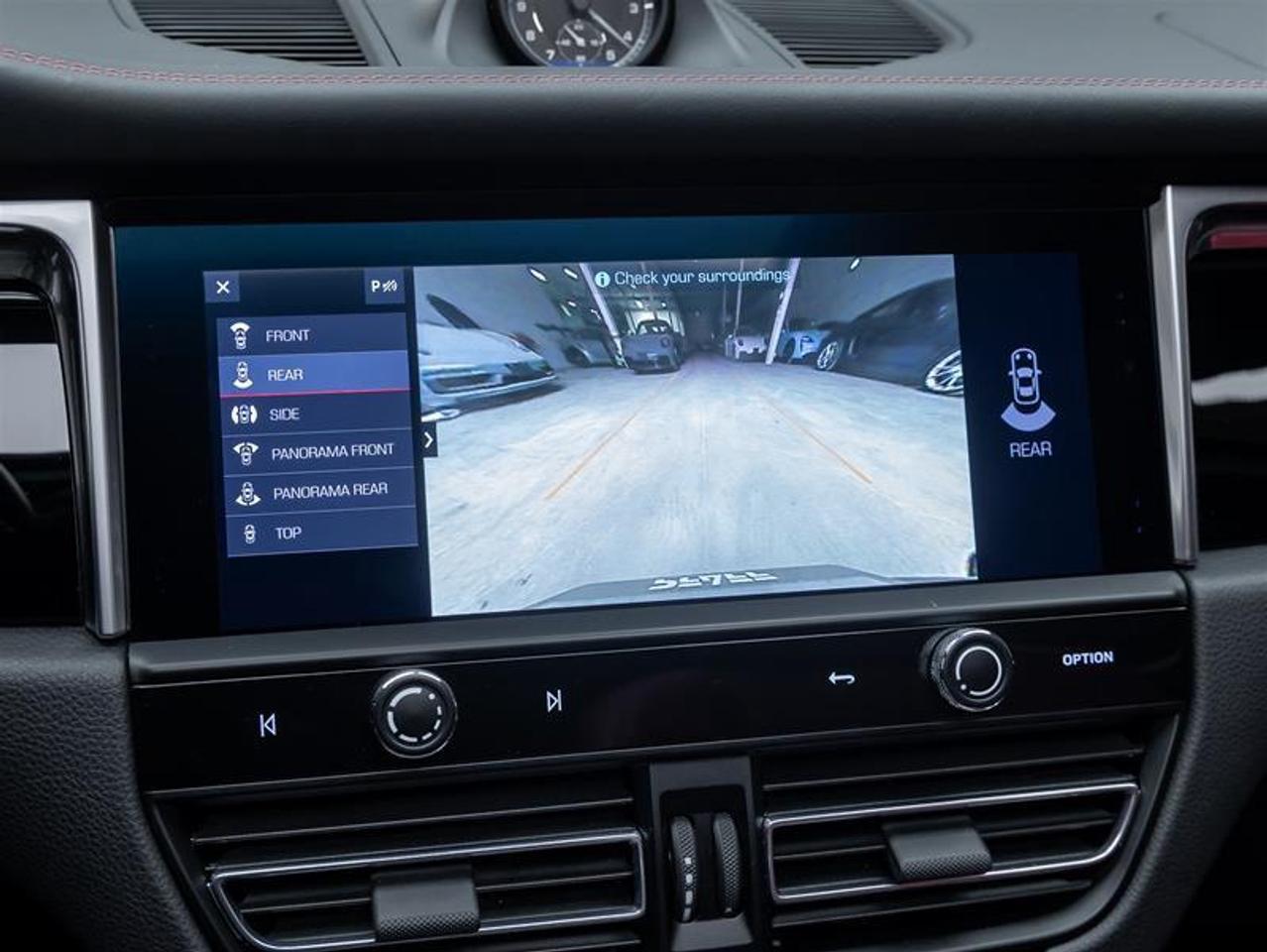 2023 Porsche Macan  Photo