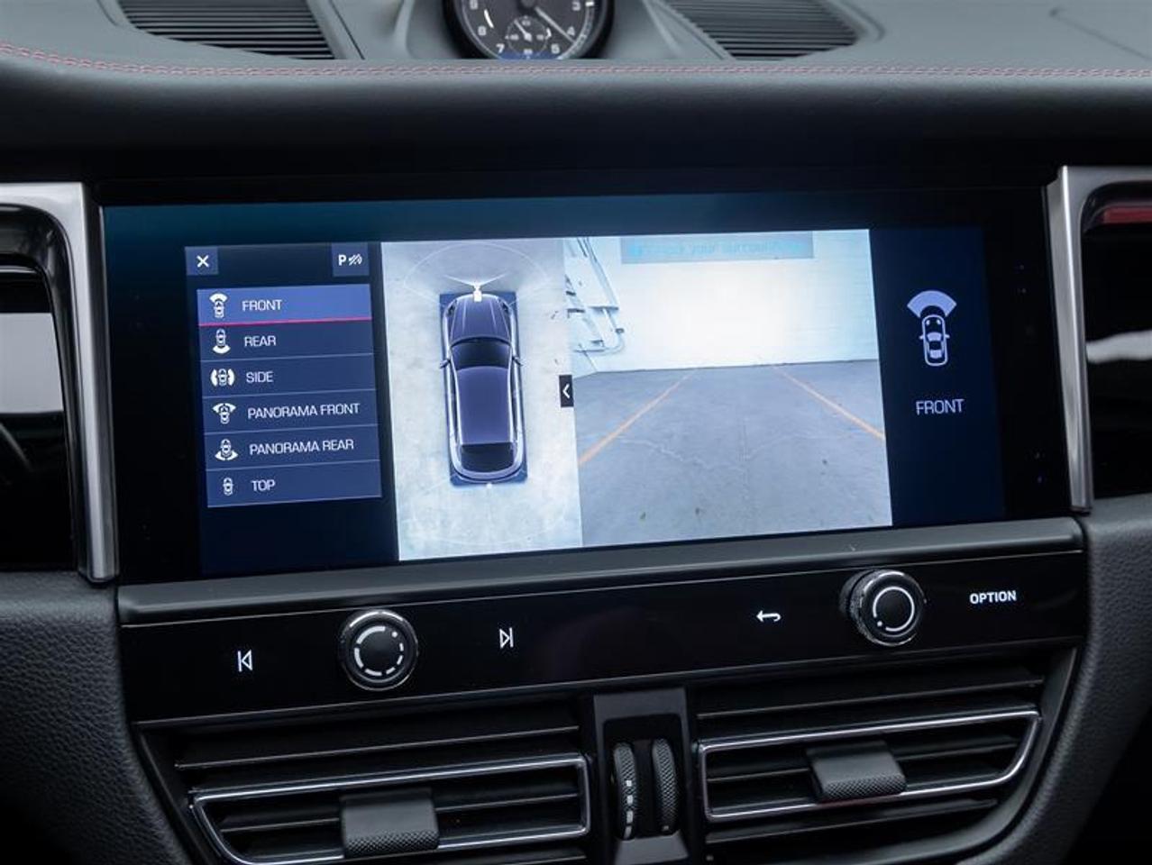 2023 Porsche Macan  Photo