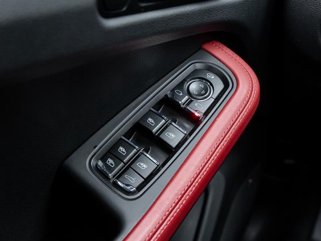 2023 Porsche Macan  Photo