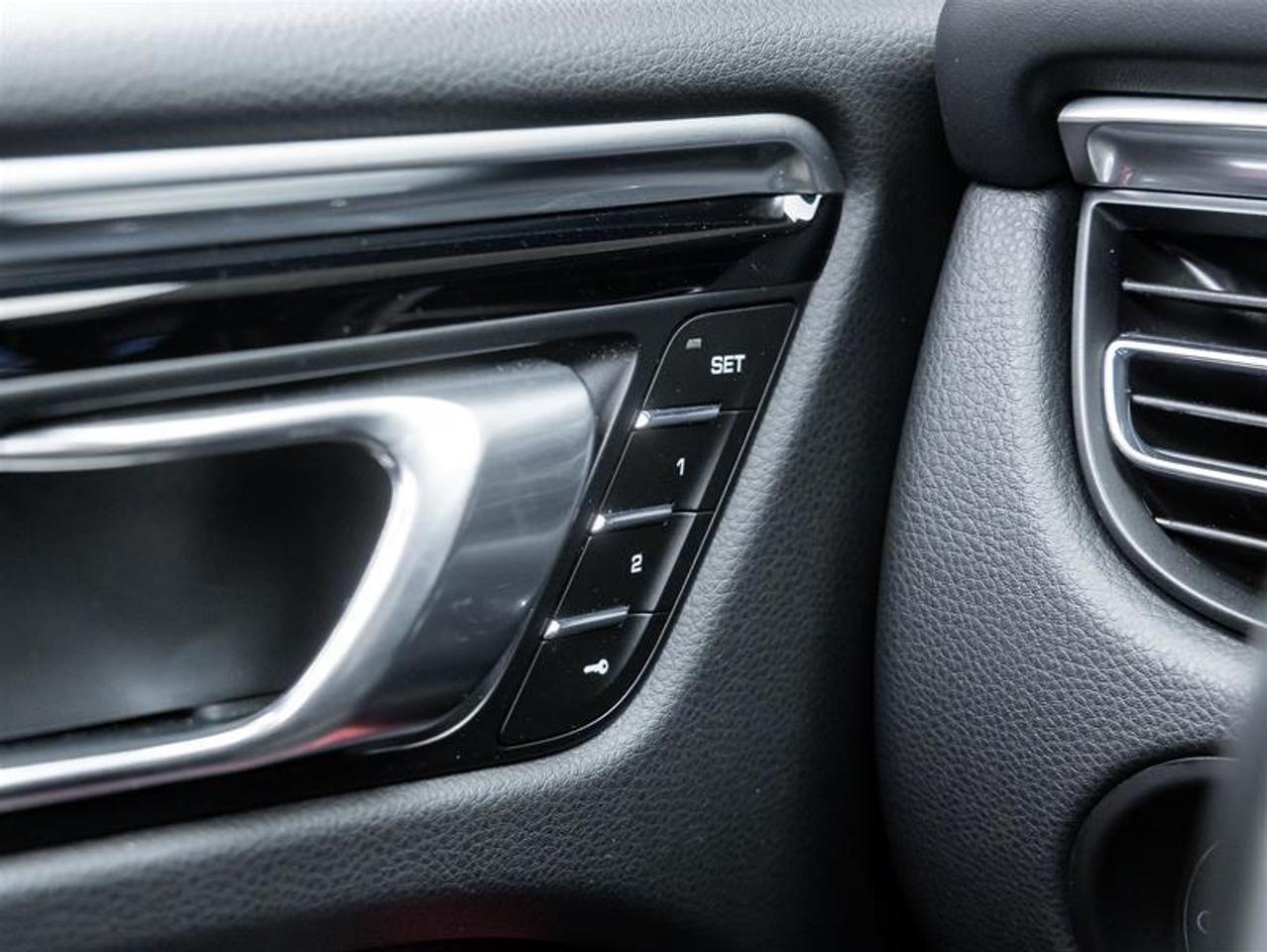 2023 Porsche Macan  Photo