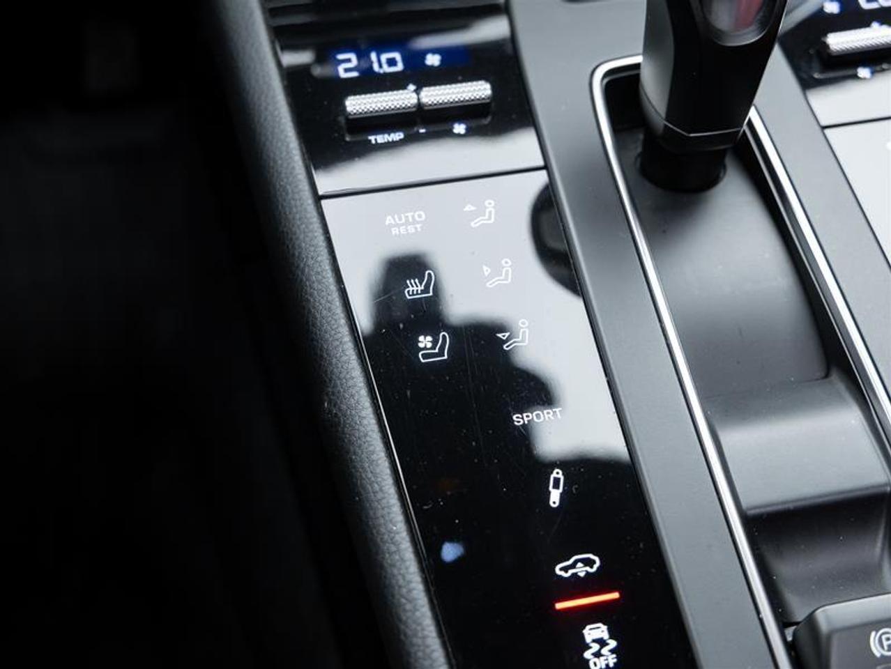 2023 Porsche Macan  Photo