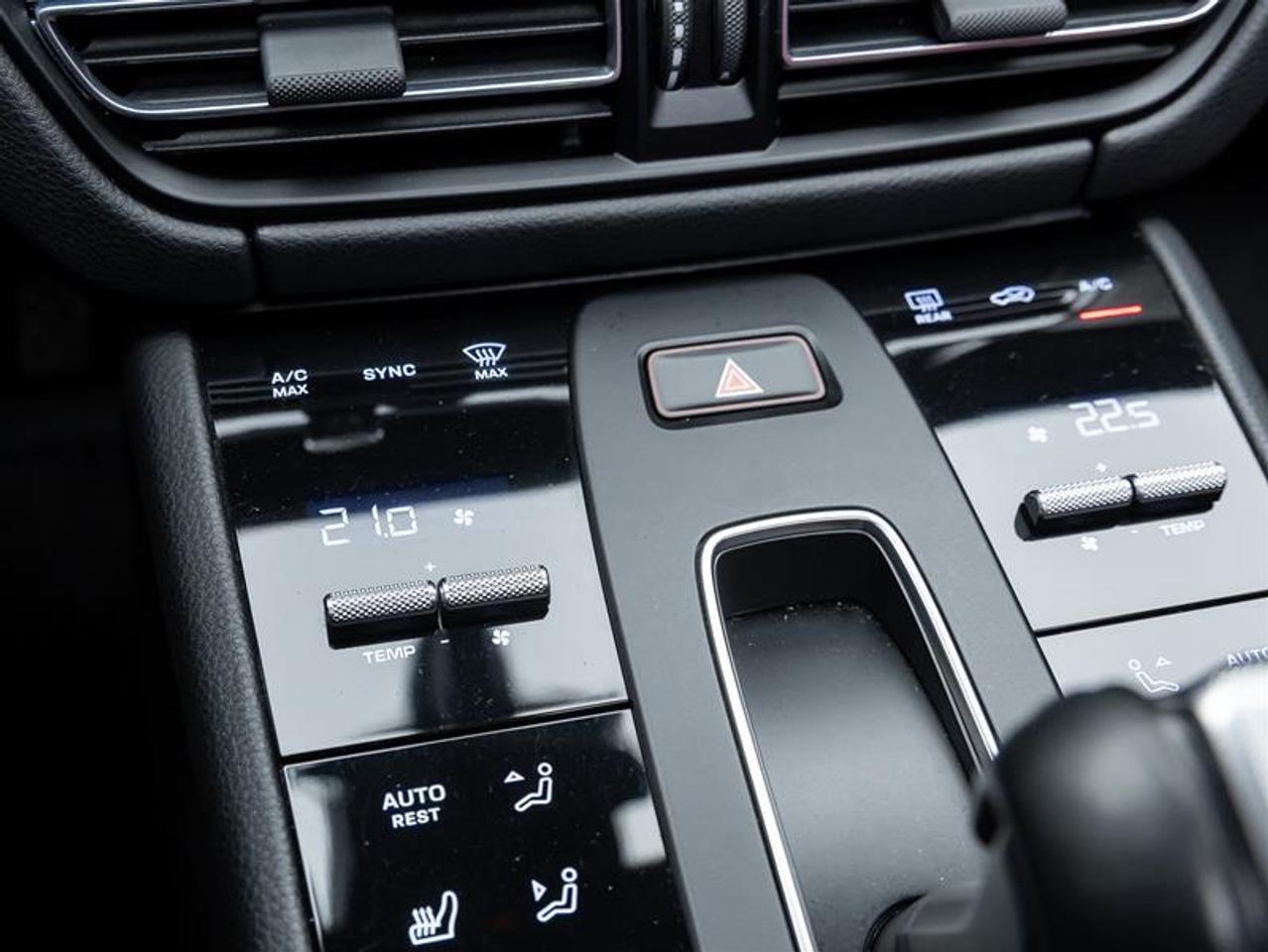 2023 Porsche Macan  Photo