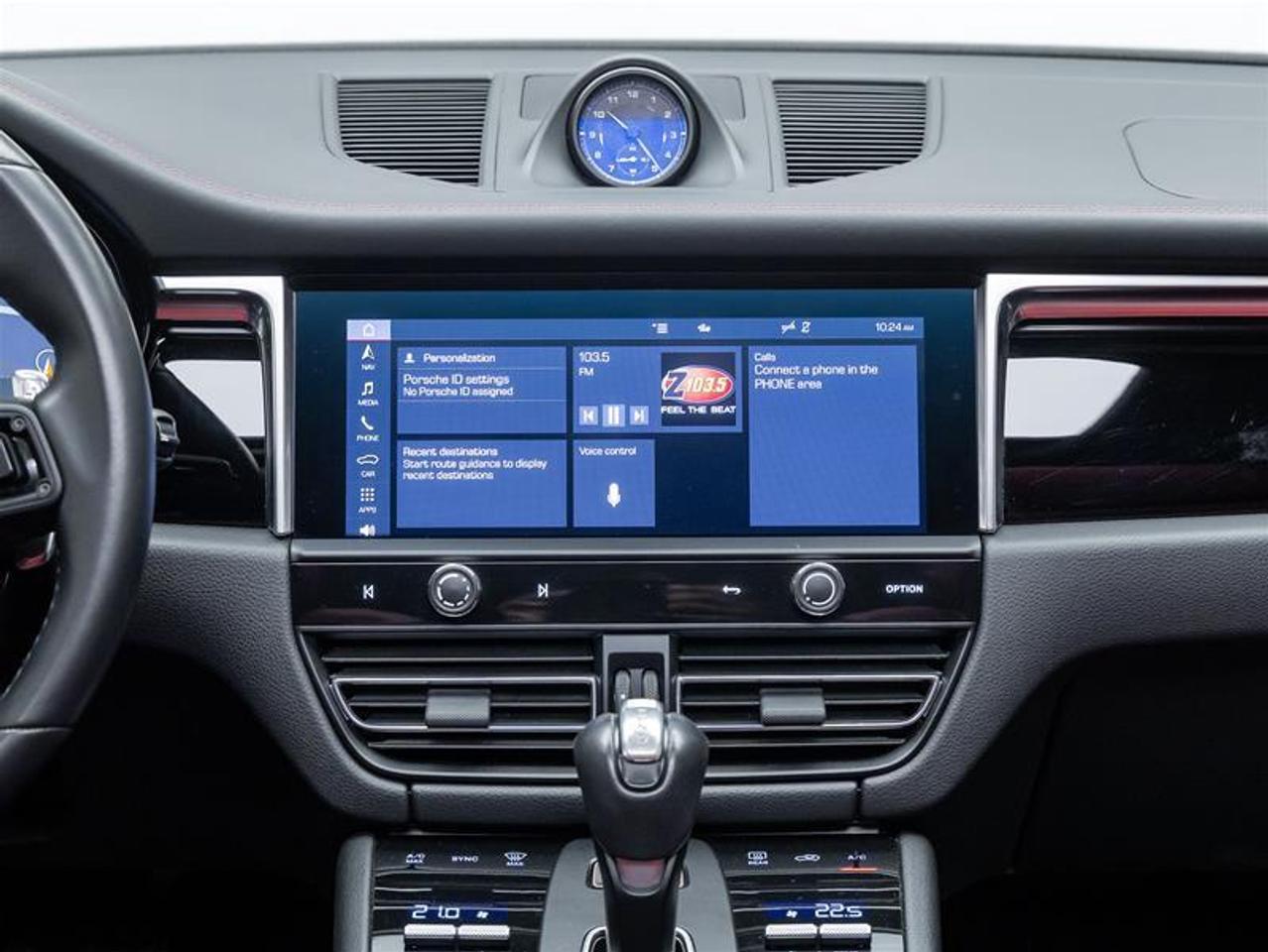 2023 Porsche Macan  Photo