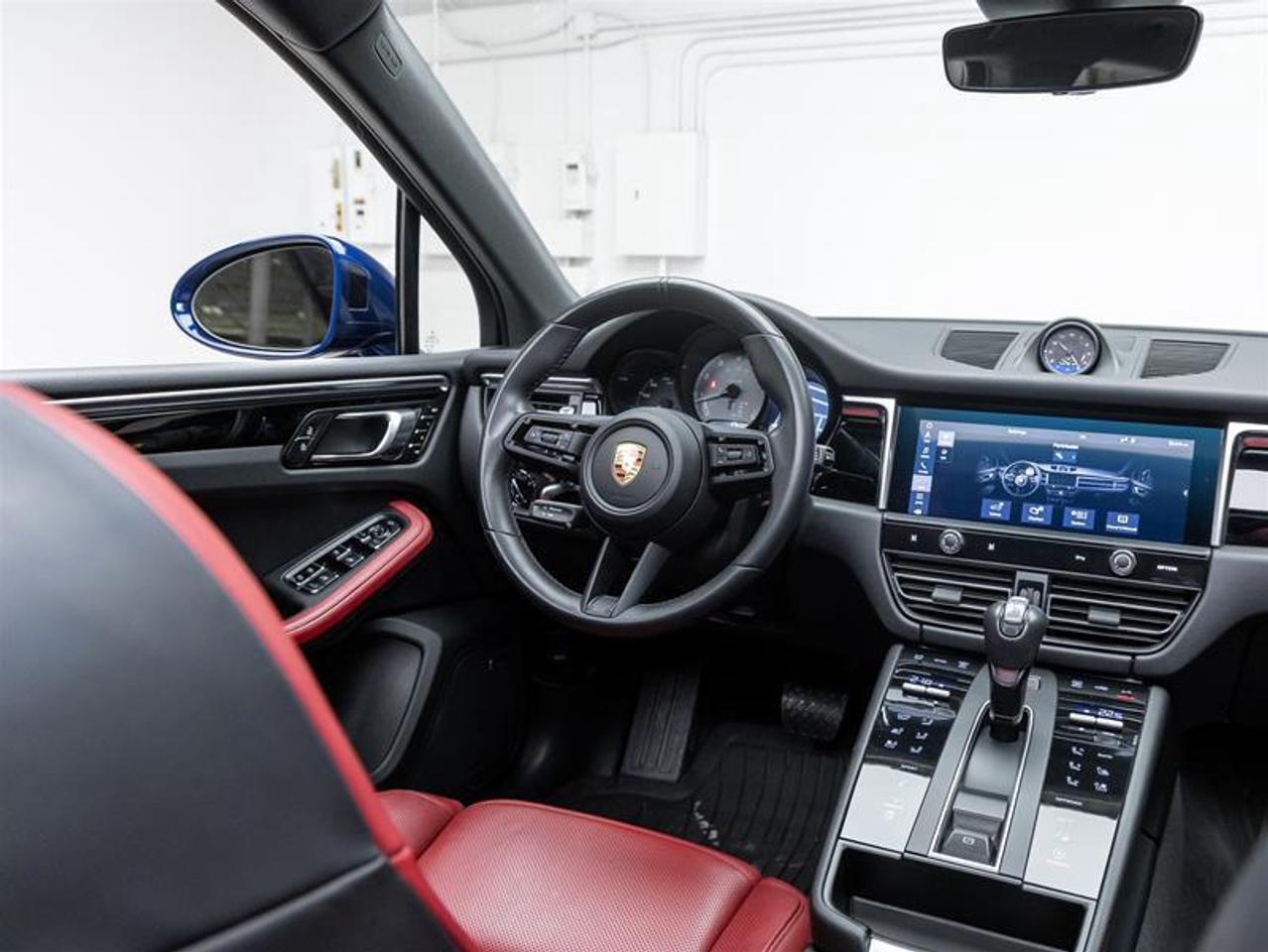 2023 Porsche Macan  Photo