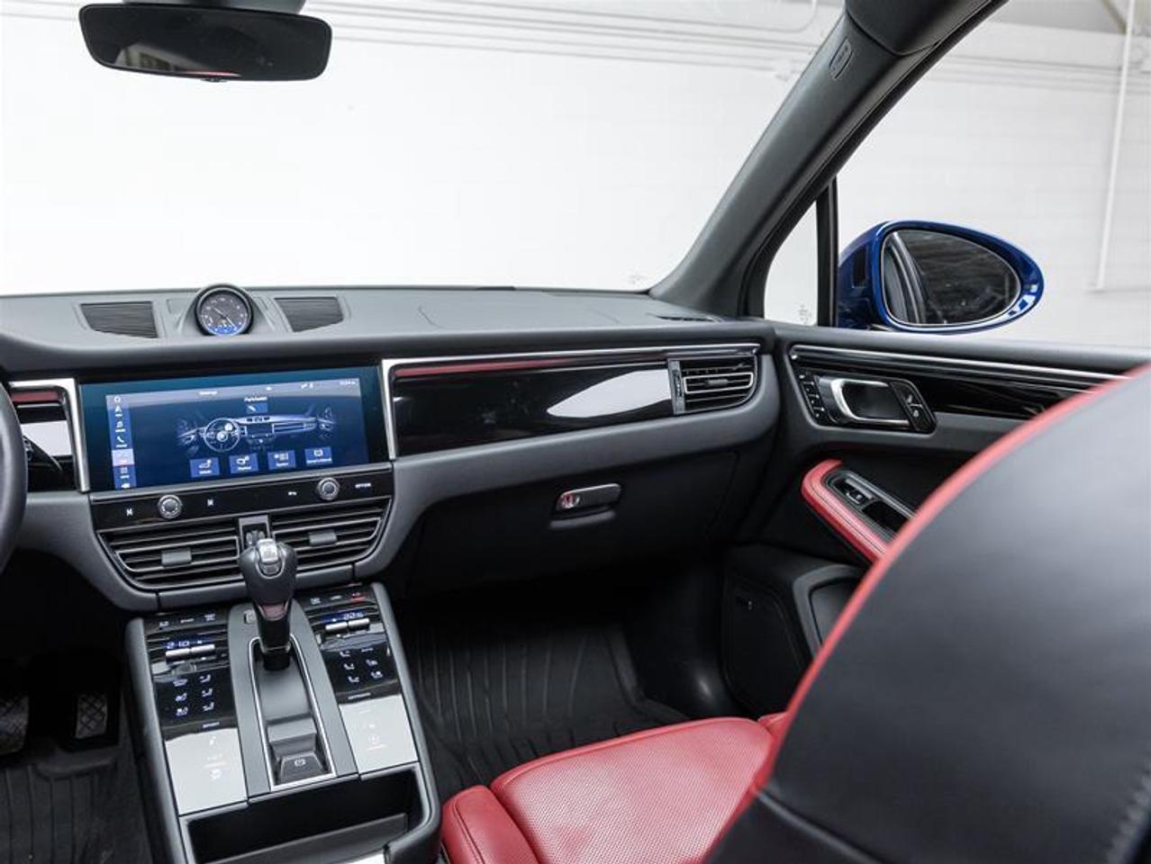 2023 Porsche Macan  Photo