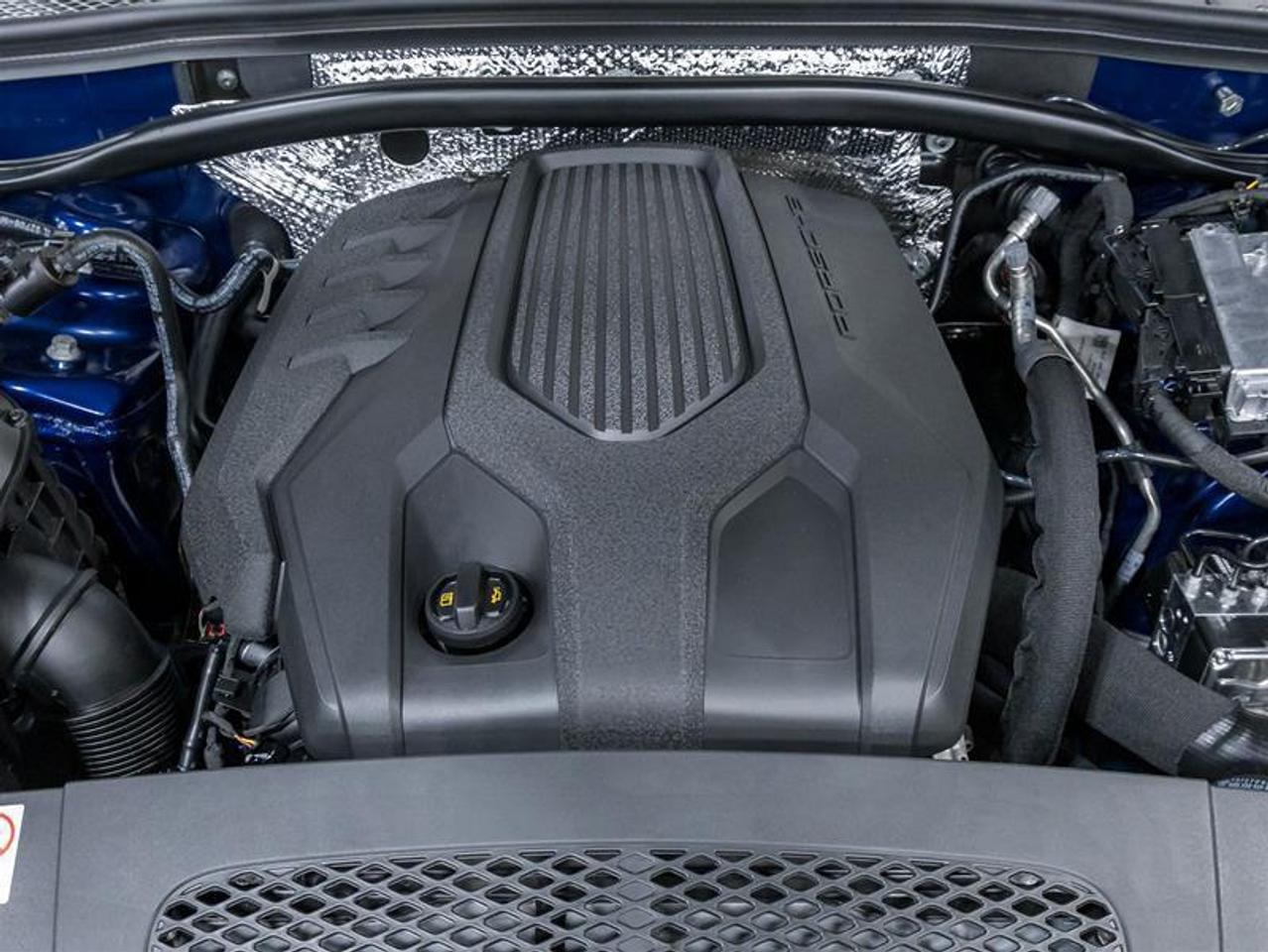 2026 Porsche Macan  Photo2