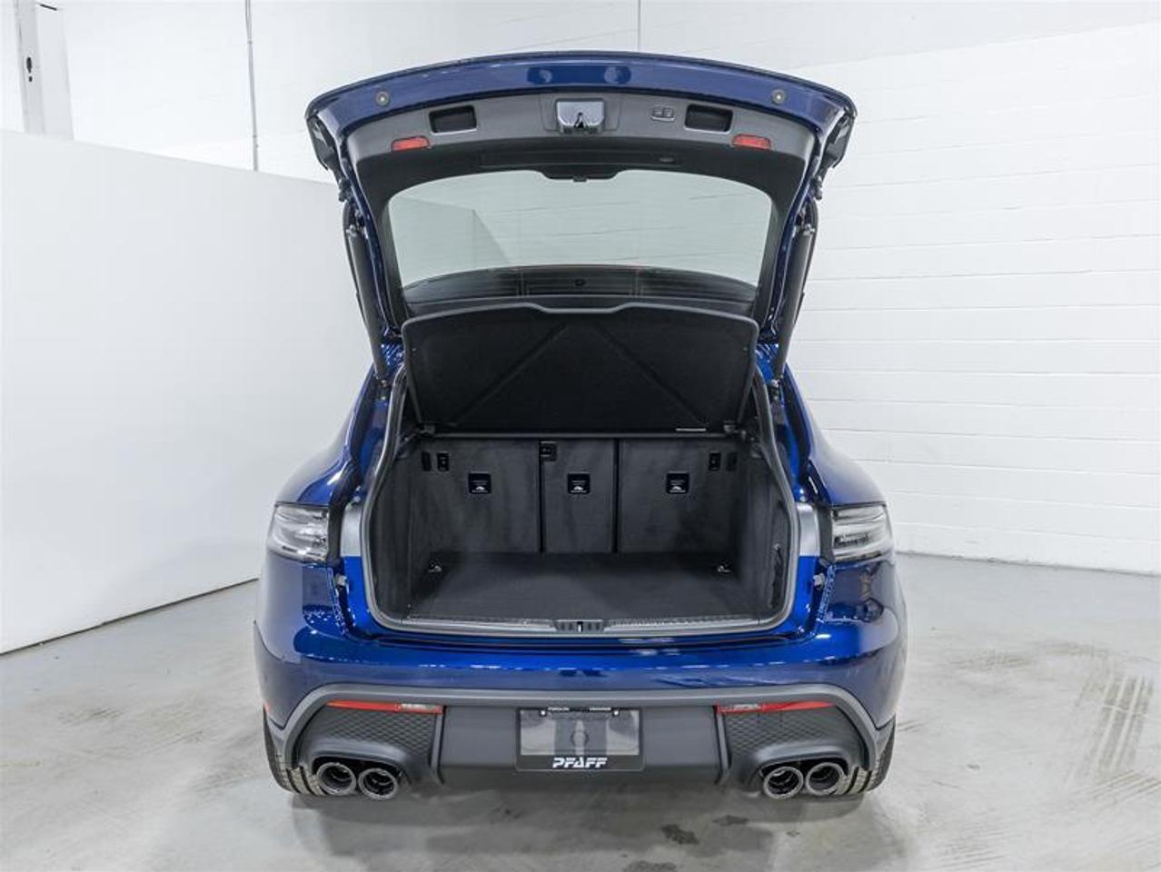 2026 Porsche Macan  Photo