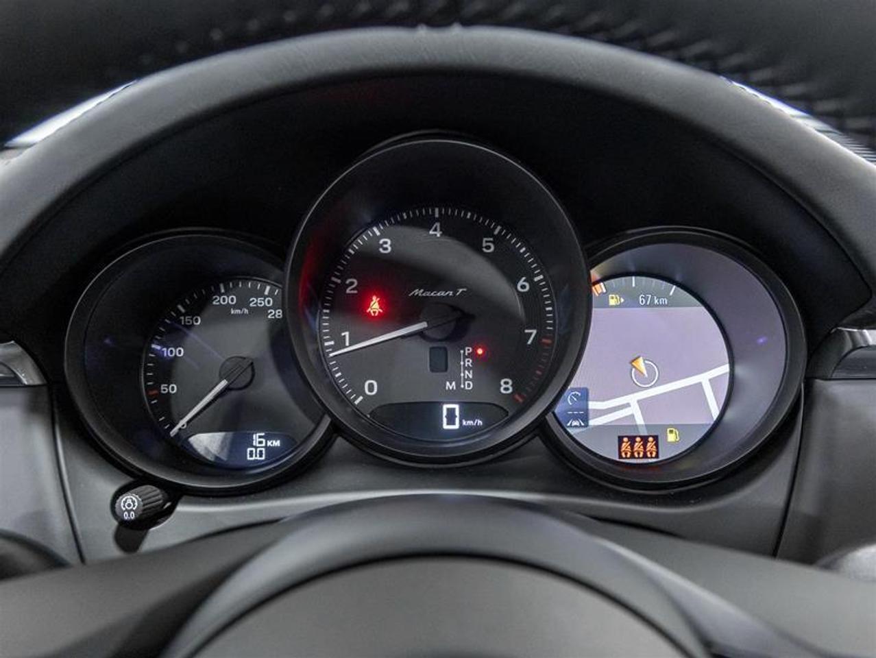 2026 Porsche Macan  Photo