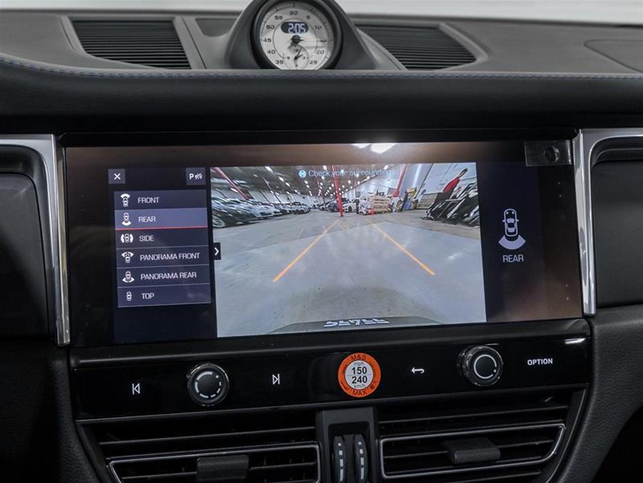 2026 Porsche Macan  Photo