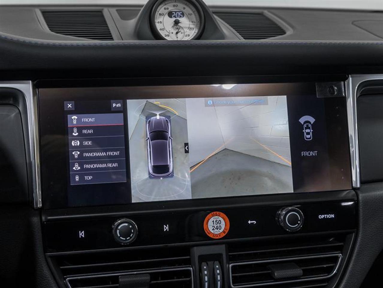 2026 Porsche Macan  Photo