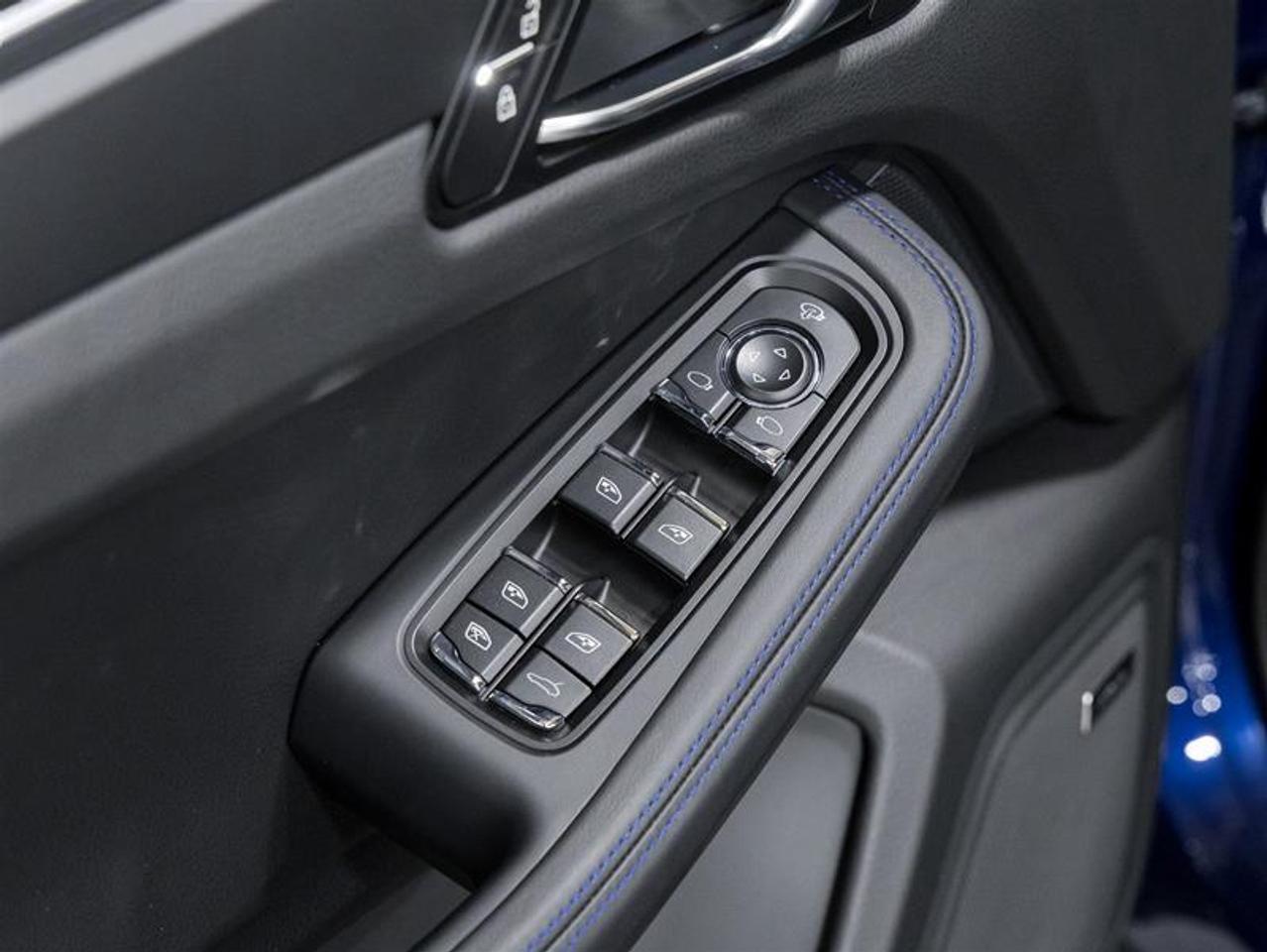 2026 Porsche Macan  Photo