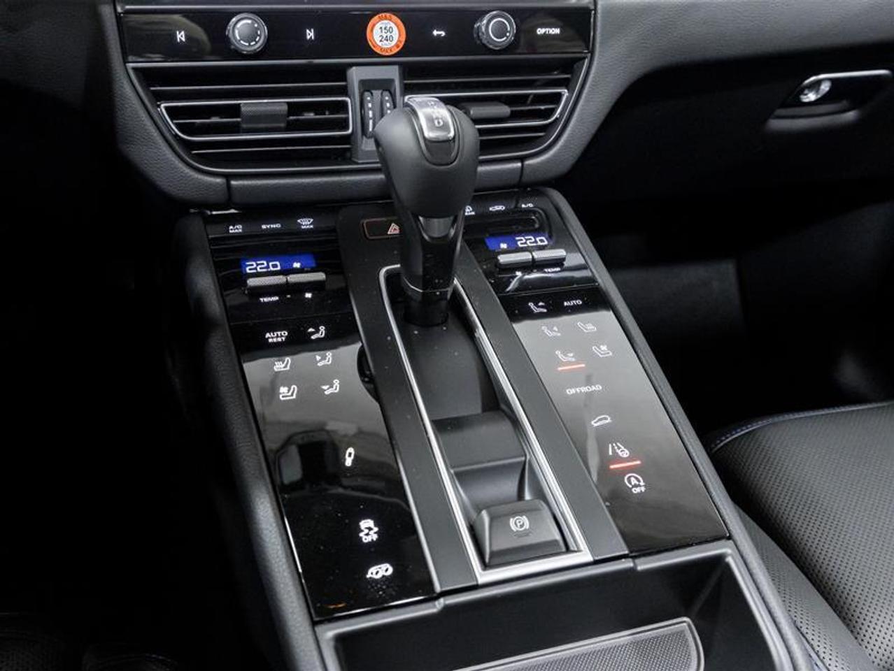 2026 Porsche Macan  Photo