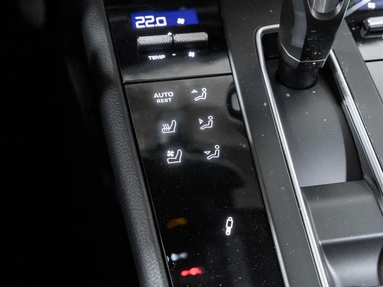 2026 Porsche Macan  Photo