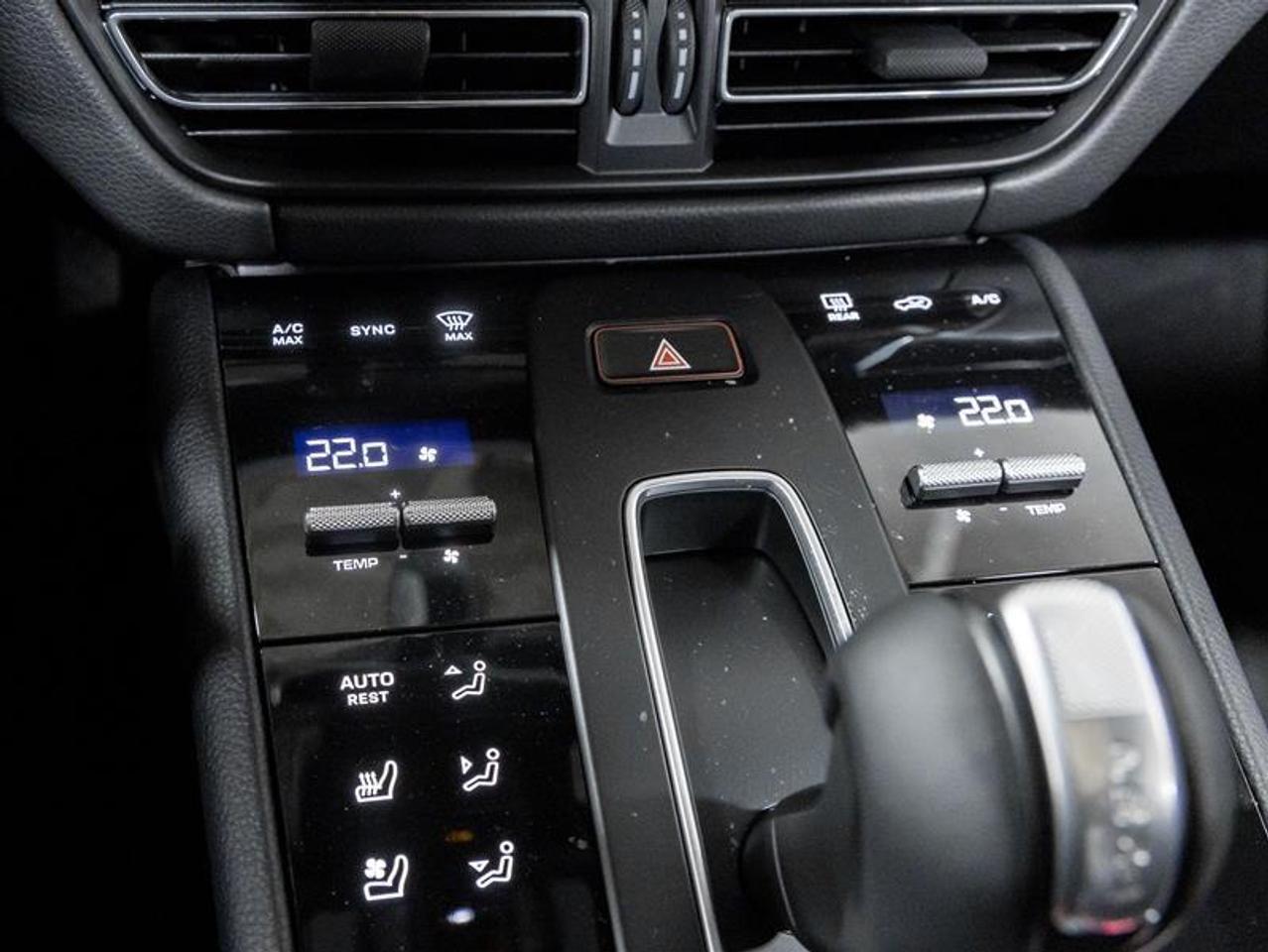 2026 Porsche Macan  Photo