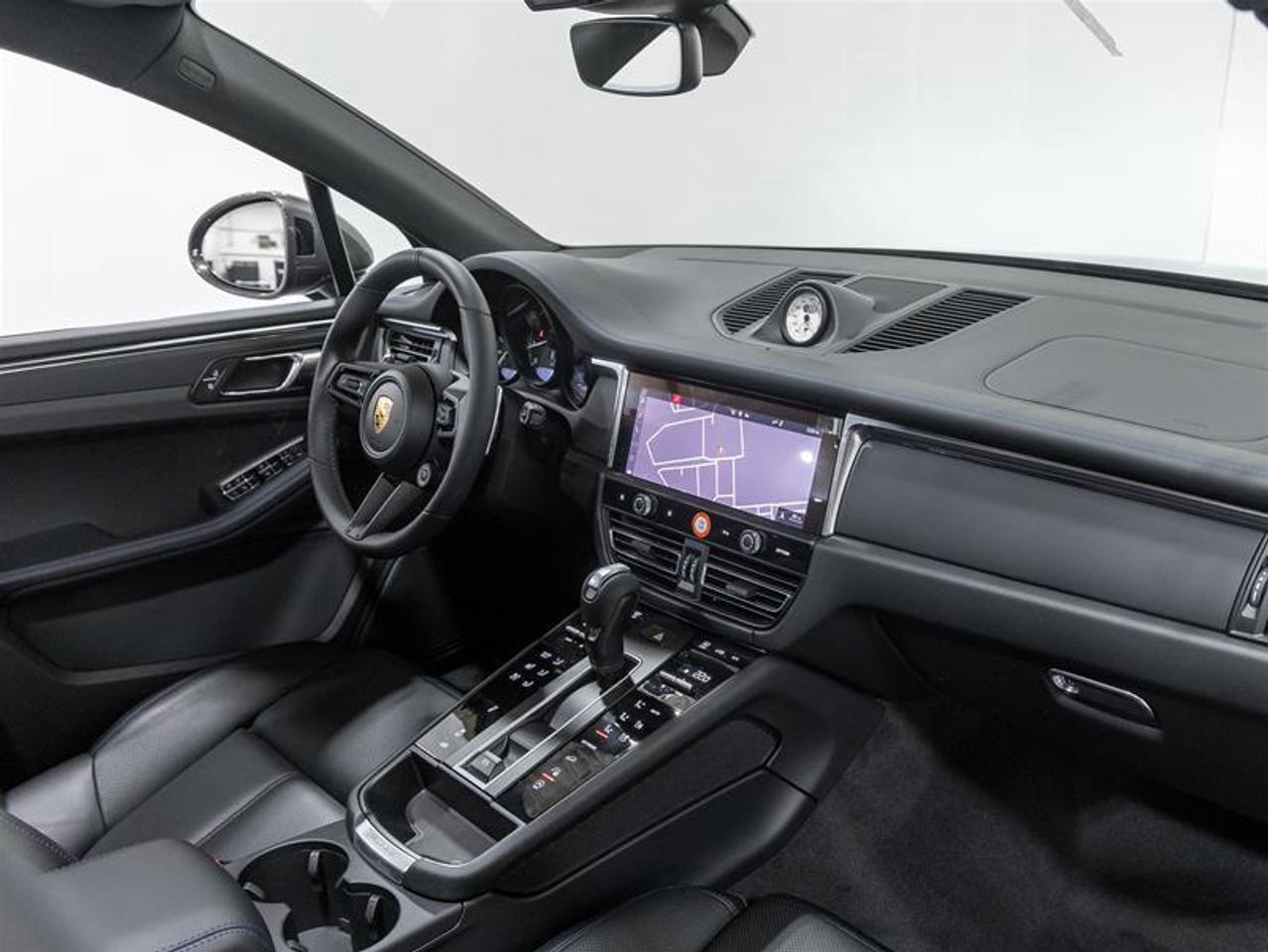 2026 Porsche Macan  Photo