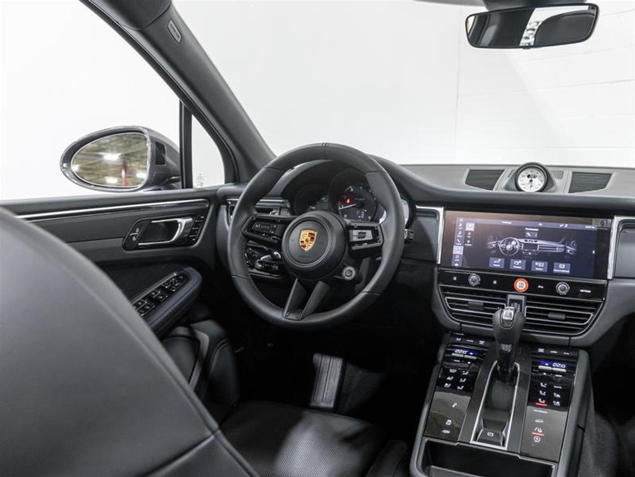 2026 Porsche Macan  Photo