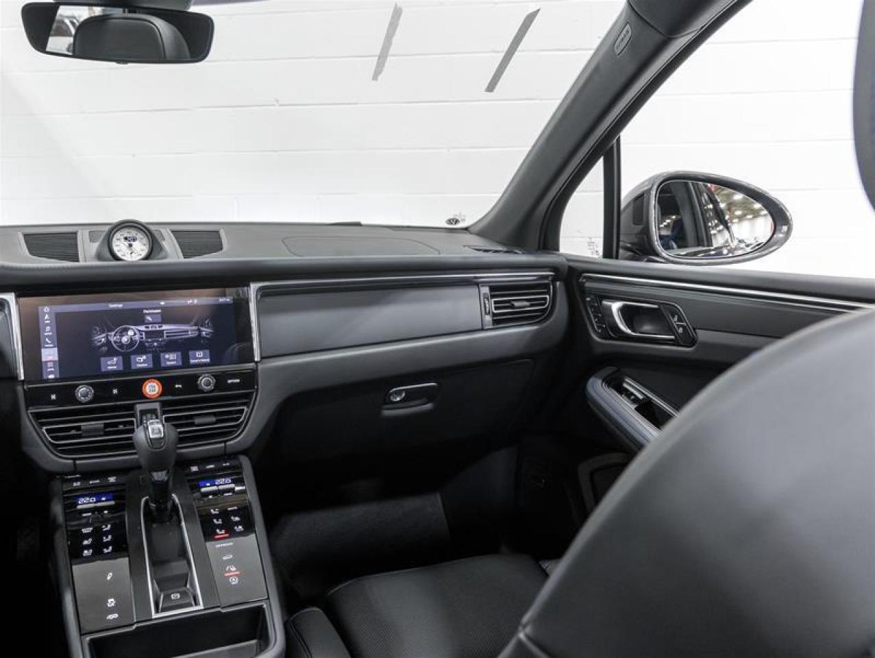 2026 Porsche Macan  Photo