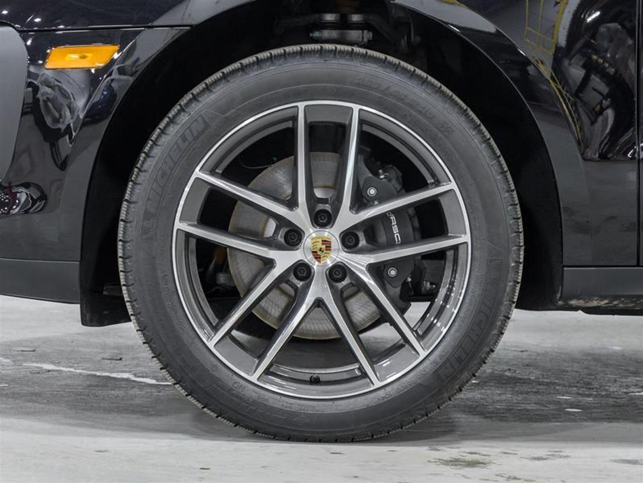 2026 Porsche Macan  Photo4