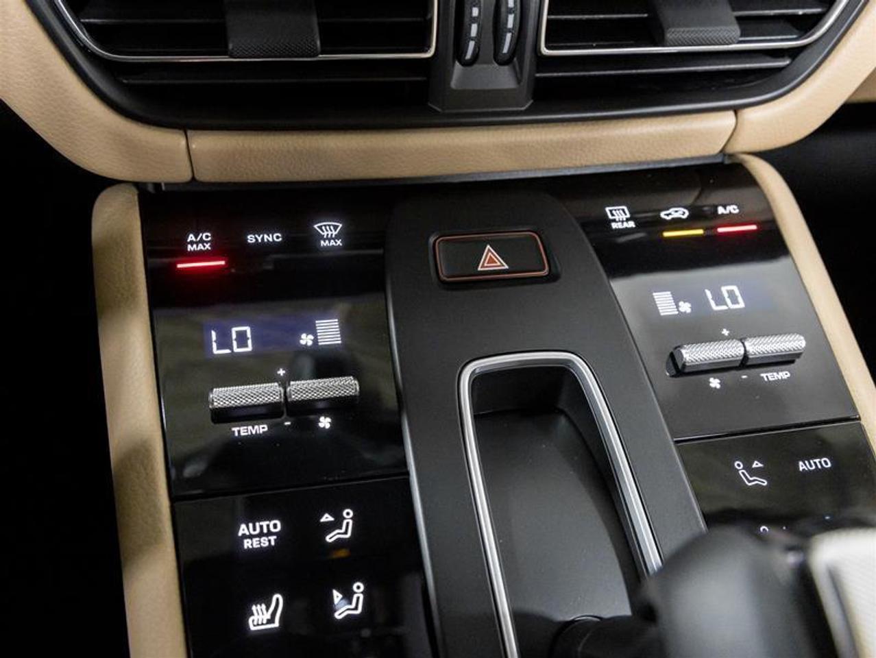 2026 Porsche Macan  Photo
