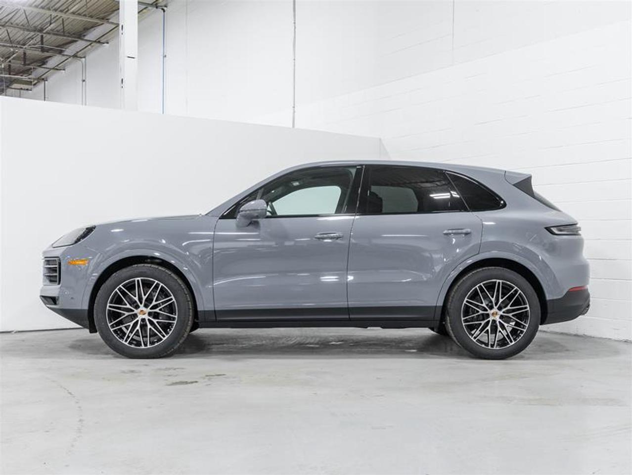 2026 Porsche Cayenne  Photo3