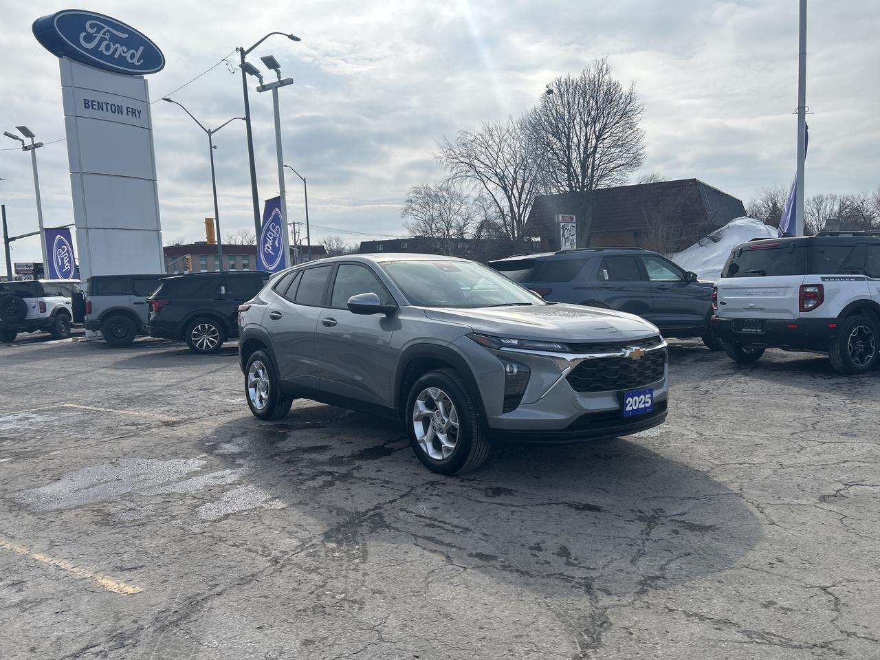 2025 Chevrolet Trax LS 1.2L HEATED SEATS LANE KEEP PWR SEAT Photo