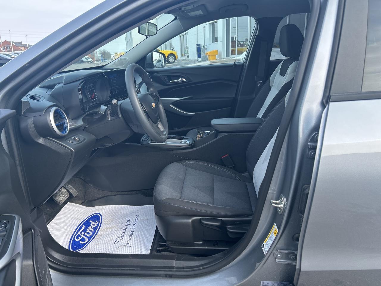 2025 Chevrolet Trax LS 1.2L HEATED SEATS LANE KEEP PWR SEAT Photo