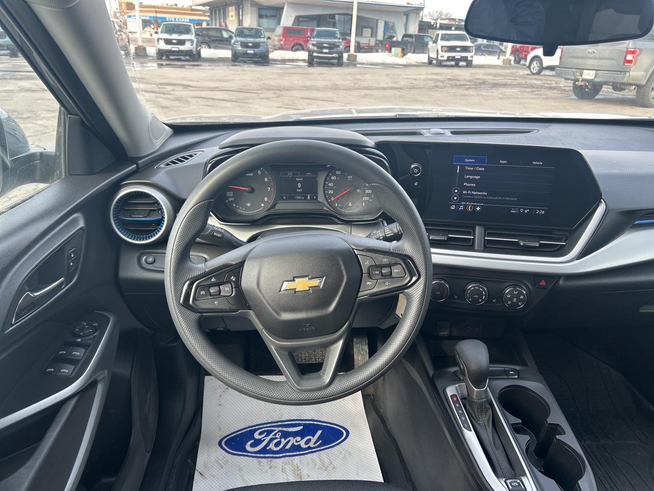 2025 Chevrolet Trax LS 1.2L HEATED SEATS LANE KEEP PWR SEAT Photo