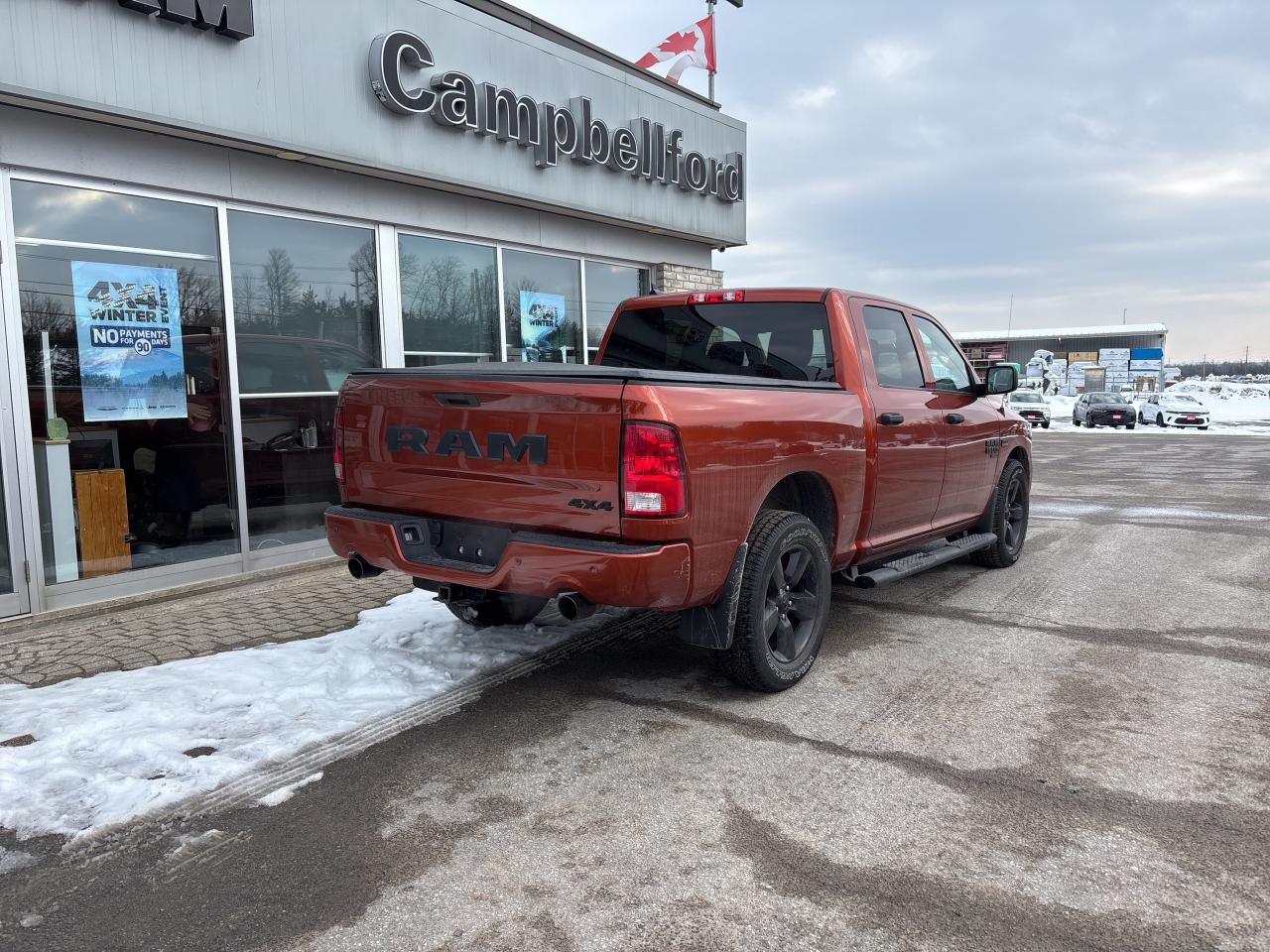 2023 RAM 1500 Classic EXPRESS Photo4