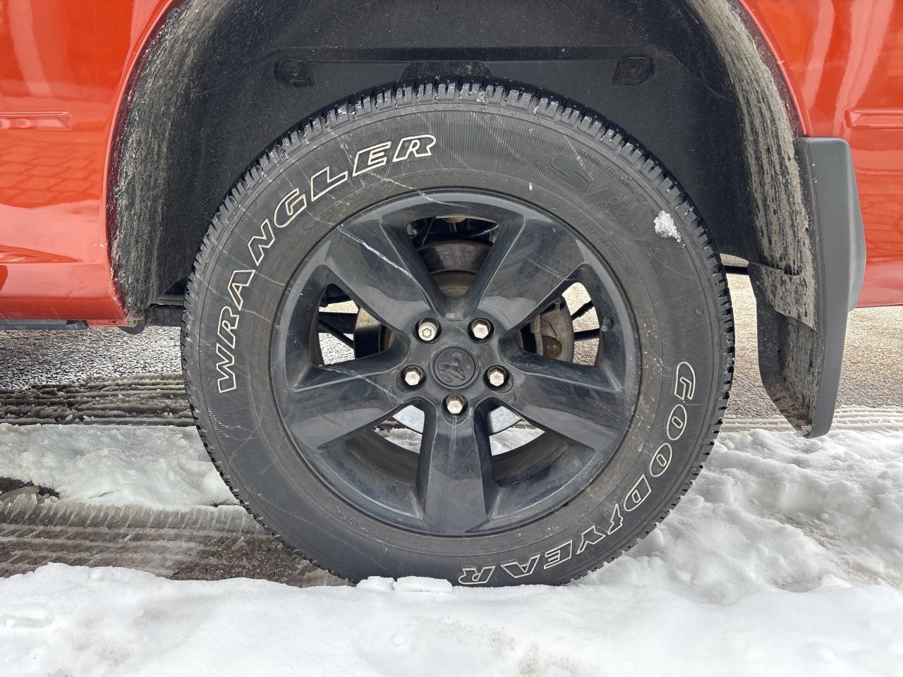 2023 RAM 1500 Classic EXPRESS Photo