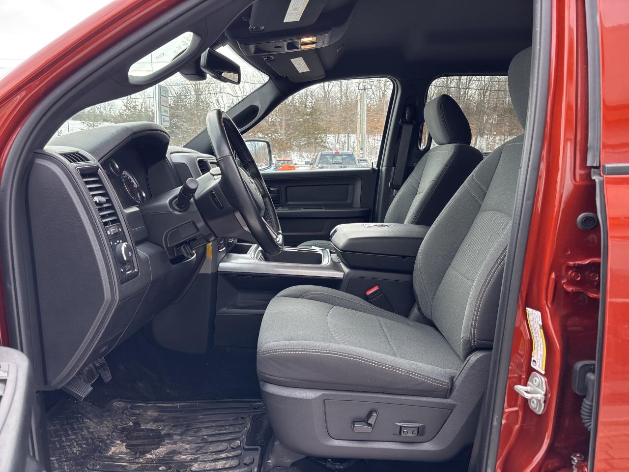 2023 RAM 1500 Classic EXPRESS Photo