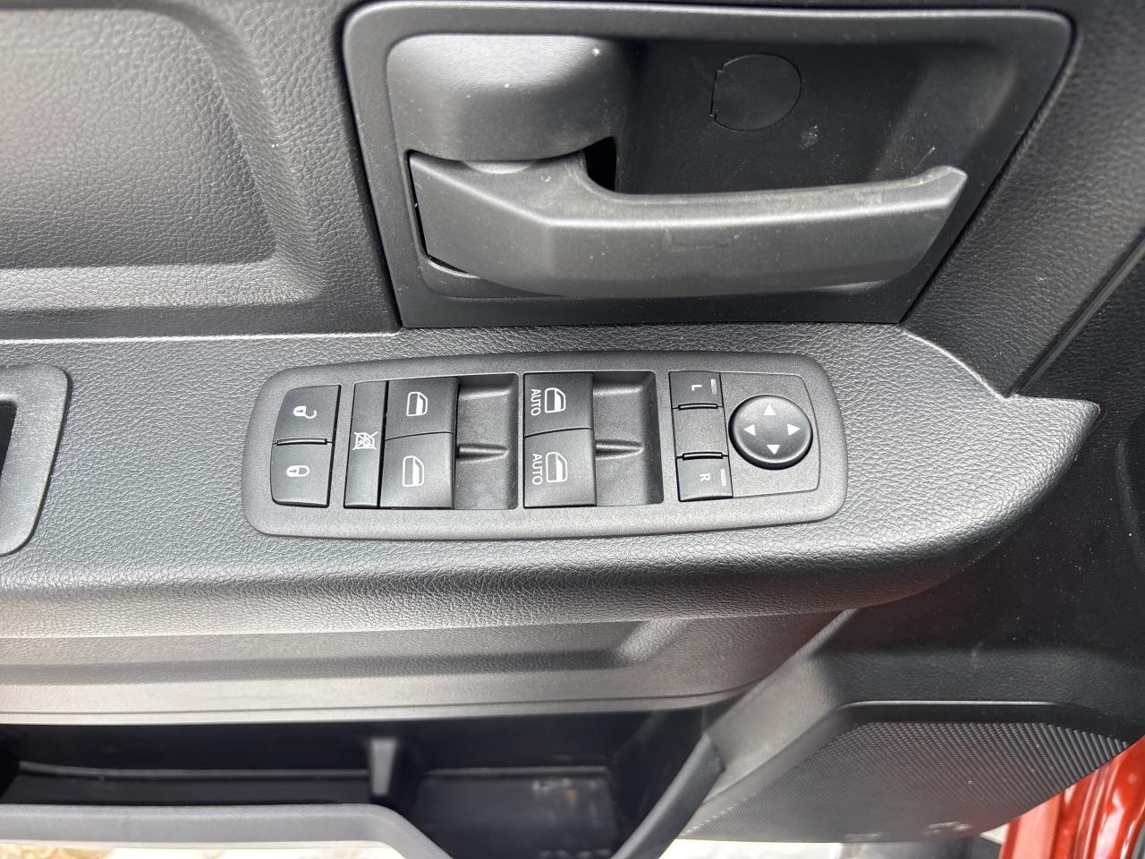 2023 RAM 1500 Classic EXPRESS Photo