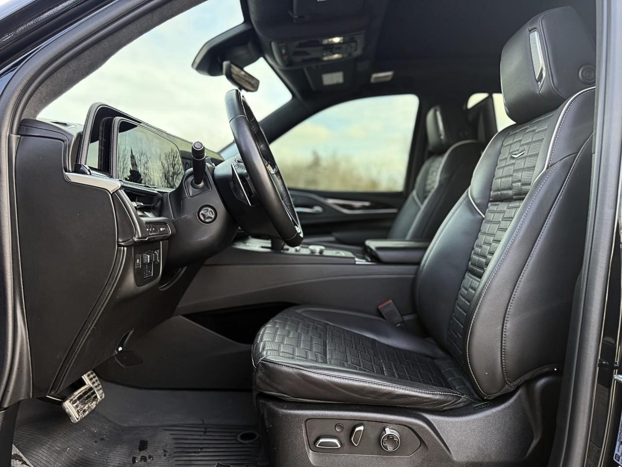 2023 Cadillac Escalade V-Series All-Wheel Drive Photo