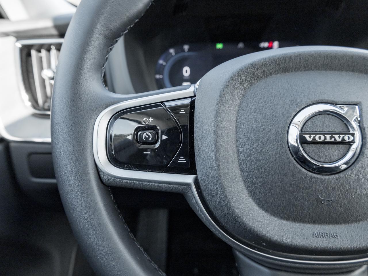 2025 Volvo XC60 Recharge T8 AWD Plus  HYBRID  ELIMINATION RANGE ANXIETY Photo
