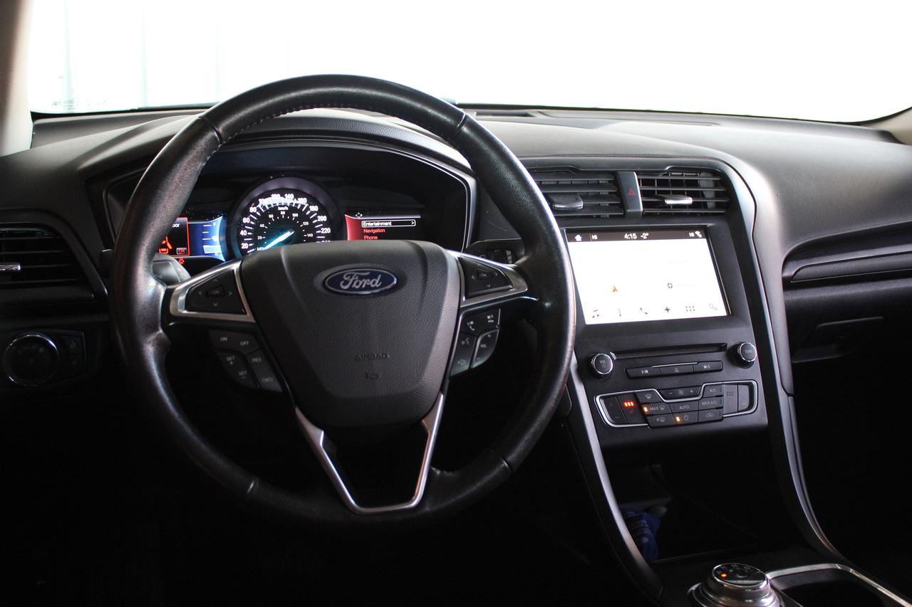 2018 Ford Fusion SE, 1-owner, Certified ready to go Photo