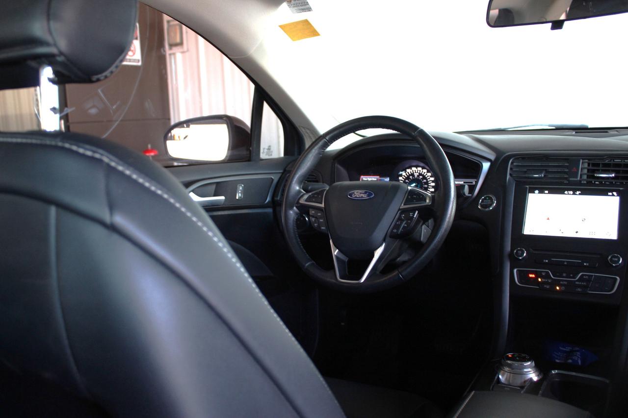 2018 Ford Fusion SE, 1-owner, Certified ready to go Photo