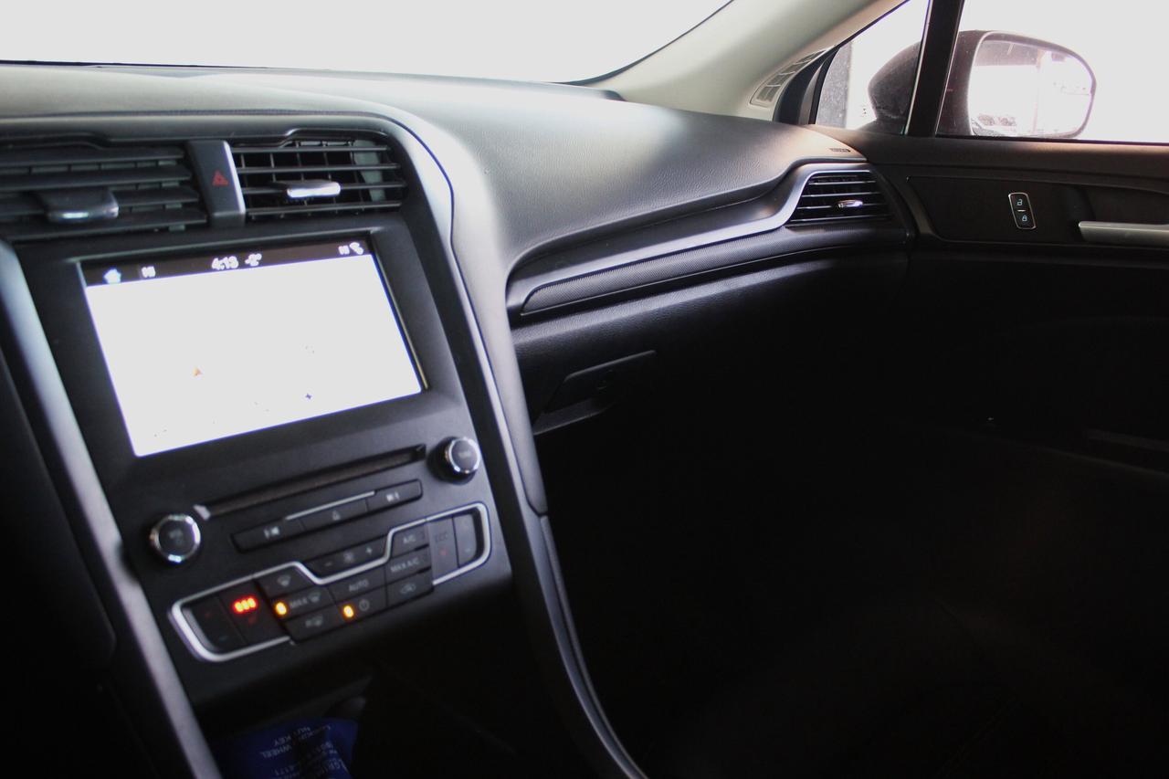 2018 Ford Fusion SE, 1-owner, Certified ready to go Photo