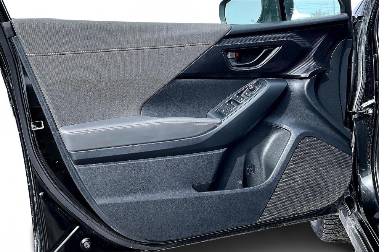 2025 Subaru Crosstrek ONYX AWD   SUNROOF   HEATED SEATS/STEER   CARPLAY Photo