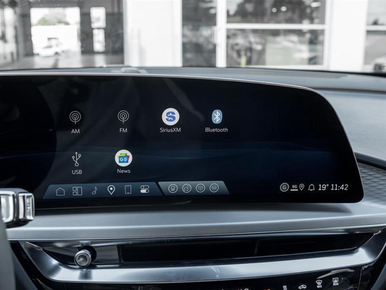 2026 Cadillac LYRIQ Luxury 4dr Photo